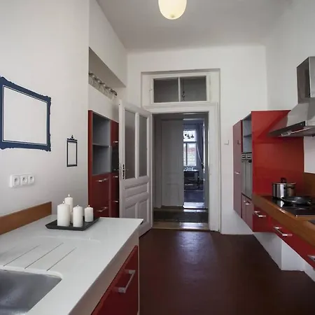 Spectacular Riverview Apartament *