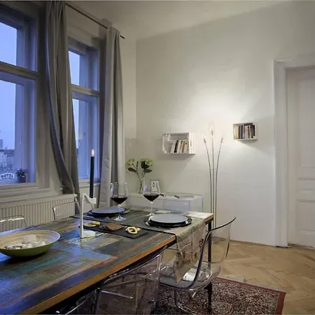Spectacular Riverview Apartament *