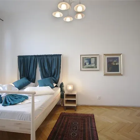 Spectacular Riverview Apartament