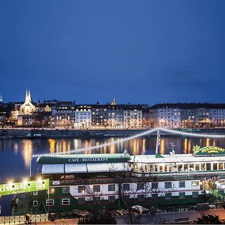 Spectacular Riverview Apartament *